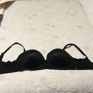 Victoria’s Secret black incredible bra 38DDD worn 1x cold washed line dried